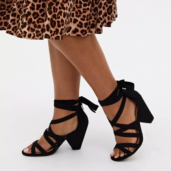 Torrid Heels Ankle Wrap Cone Heel Sandal Open Toe Faux Suede Black Size 8.5 Wide - Picture 1 of 11